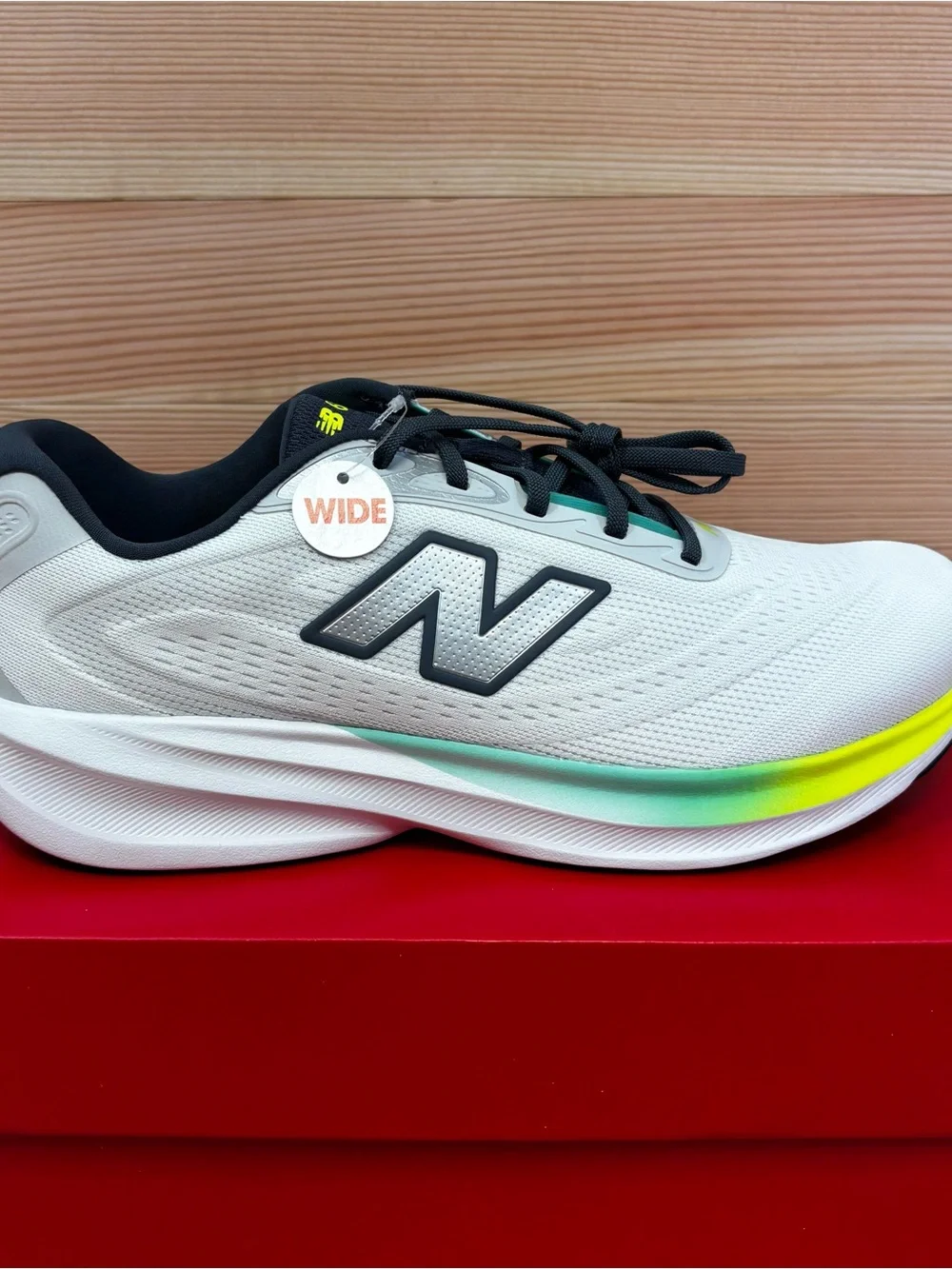 New Balance Fresh Foam 680 V9 Mens Sz 9 Wide 2E Model M68025Z Running‎ Walking
